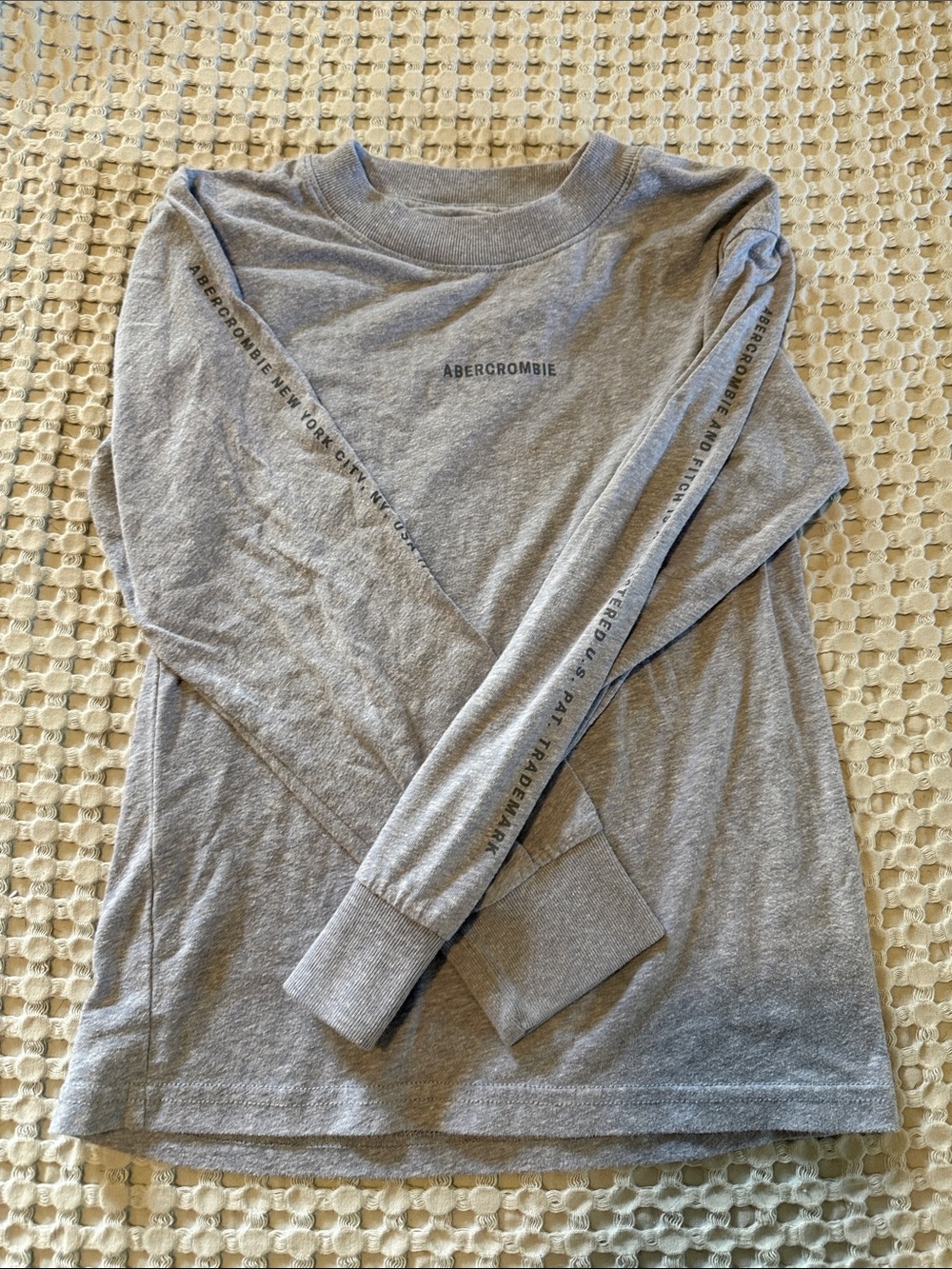 Abercrombie & Fitch Heather Gray Long Sleeve Crew Tee
